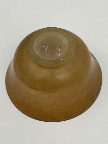Coupe sur piédouche en serpentine.
Chine,...