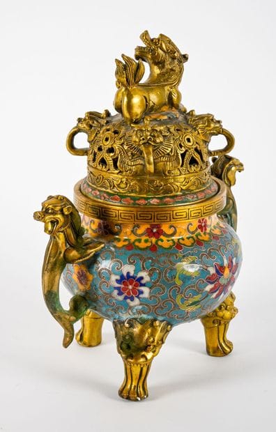 Brûle-parfum en bronze et émaux cloisonnés.
Chine,...