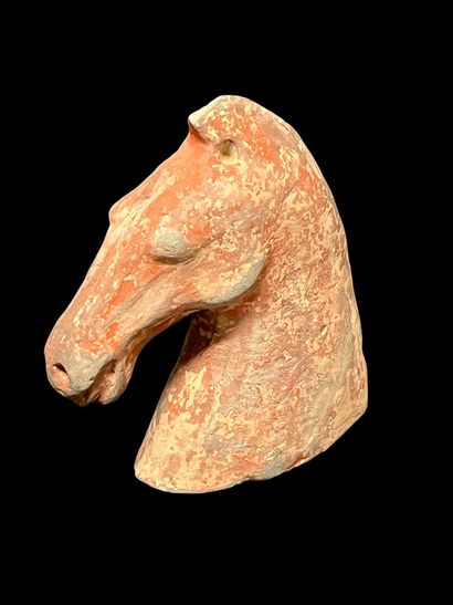 Ensemble d'objets en terre-cuite dont :
-...