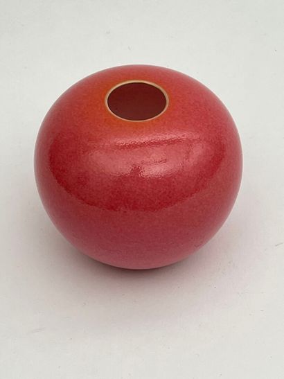 Petit godet de peintre en porcelaine émaillée...