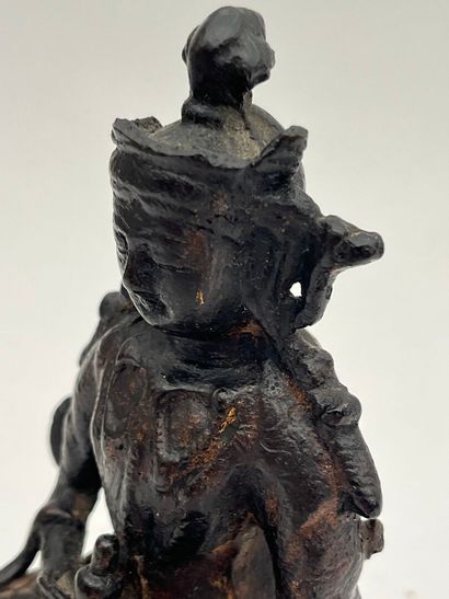 Statuette en bronze laqué, représentant la...