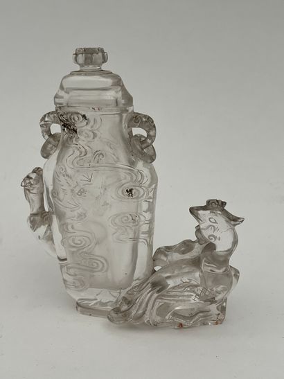 Petit vase couvert en cristal de roche à...