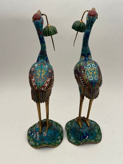 Paire d'échassiers en émaux cloisonnés sur...