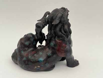 Sujet en terre-cuite patinée et polychrome...