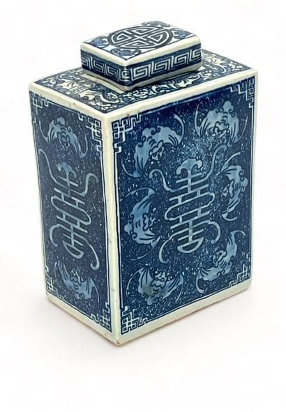 Flacon à thé de forme quadrangulaire en porcelaine...