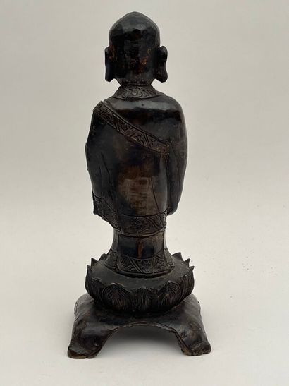 Sujet en bronze représentant Bouddha en prière...