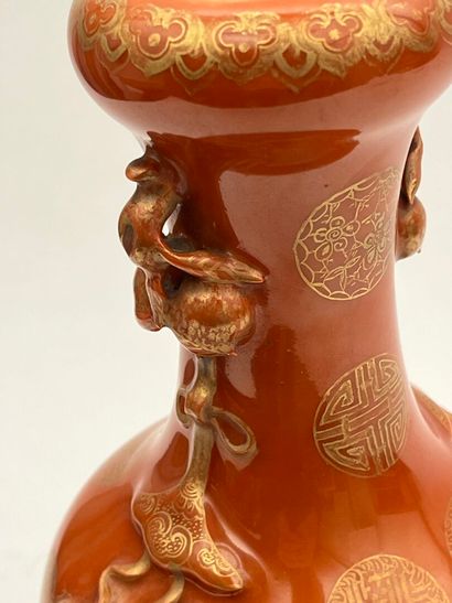 Vase balustre à col en forme de bulbe en...