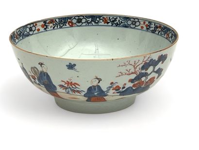 Coupe sur talon en porcelaine Imari polychrome...