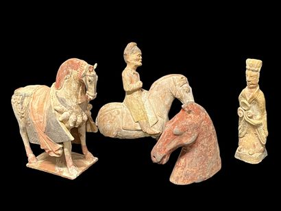 Ensemble d'objets en terre-cuite dont :
-...