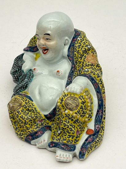Bouddha milefo en porcelaine et émaux polychromes...