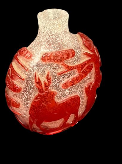 Flacon tabatière en verre Overlay rouge à...