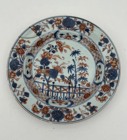 Plat creux en porcelaine blanc bleu àb décor...