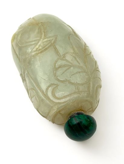 Flacon tabatière en jade néphrite céladon...