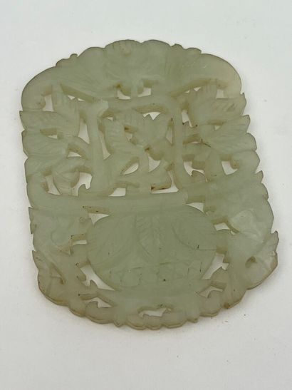 Deux pendentifs en jade céladon ajouré, l'un...