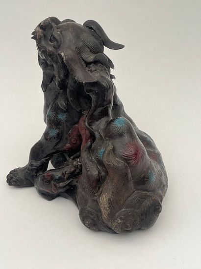 Sujet en terre-cuite patinée et polychrome...