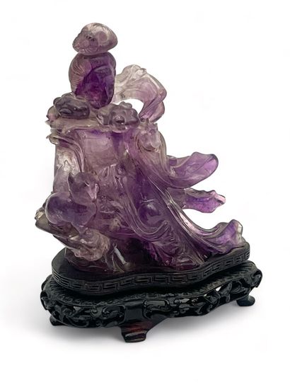 Statuette en améthyste représentant une jeune...