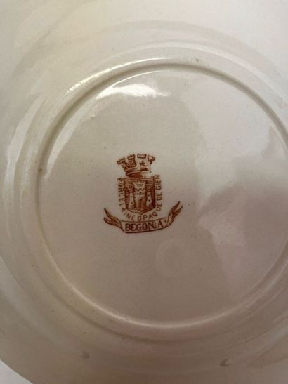GIEN 
Begonia
Fine earthenware service set...