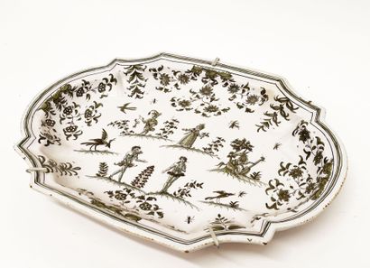 MOUSTIERS
Oval earthenware dish with scalloped...