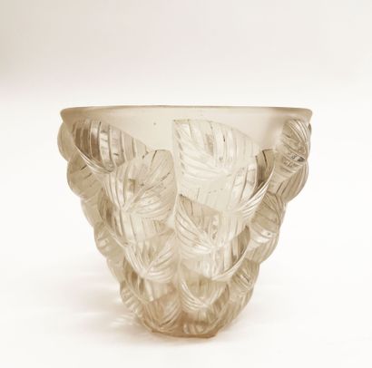 LALIQUE FRANCE
Moissac
Pressed molded glass...