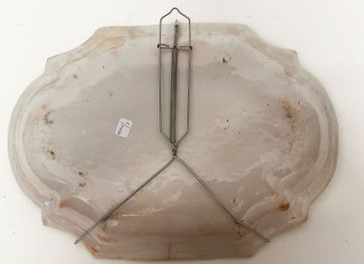 MOUSTIERS
Oval earthenware dish with scalloped...