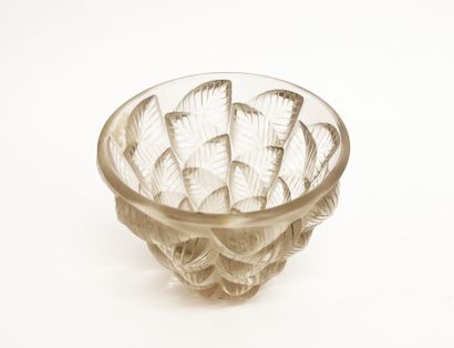 LALIQUE FRANCE
Moissac
Pressed molded glass...