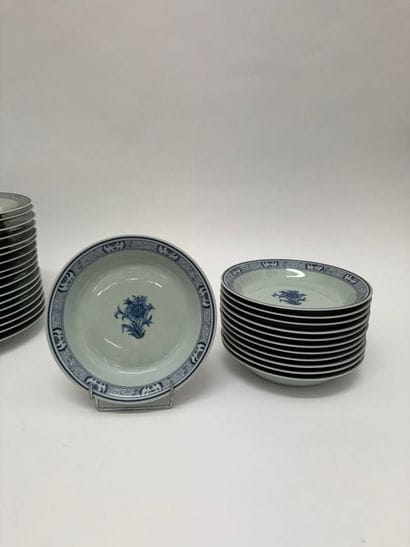 HAVILAND LIMOGES - FELIX FRERES
Blue sunflowers
White...