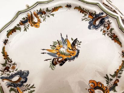 MOUSTIERS
Two earthenware drageoirs with...