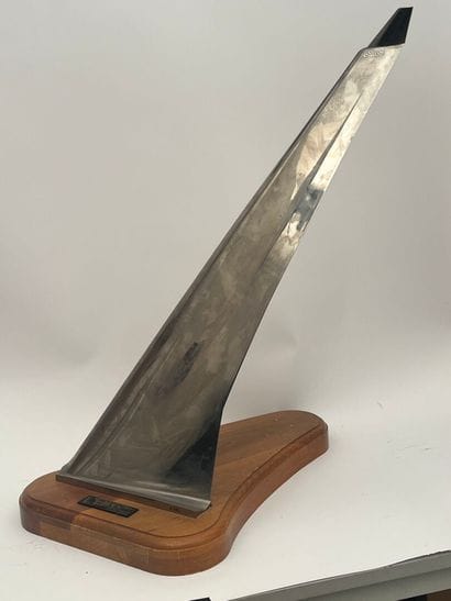 CONTEMPORARY WORK
Chromed metal wing in the...