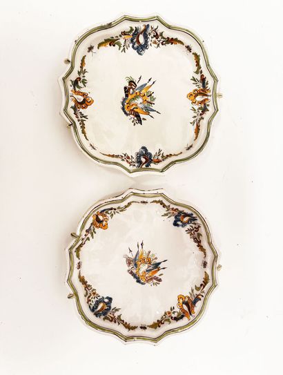 MOUSTIERS
Two earthenware drageoirs with...