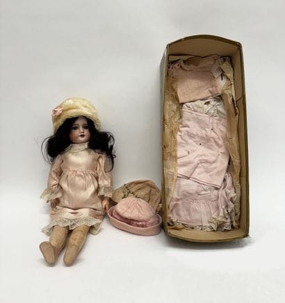 SFBJ
Doll with clothes