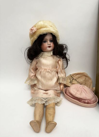 SFBJ
Doll with clothes