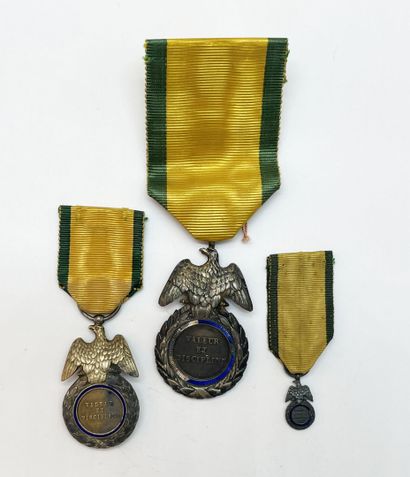Lot of three decorations on the theme of...