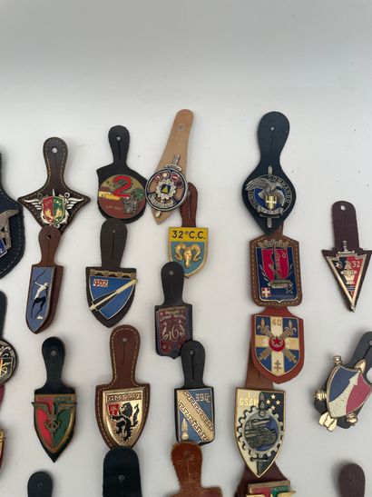 Important lot of 72 post-war regimental badges...