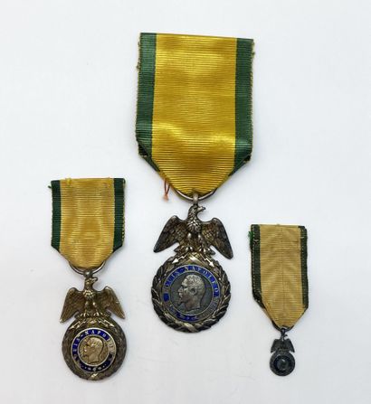 Lot of three decorations on the theme of...