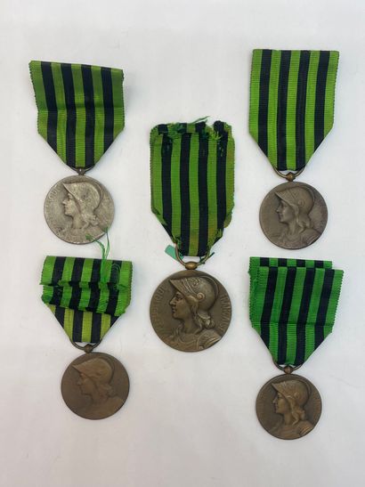 Lot of commemorative medals (9) on the theme...