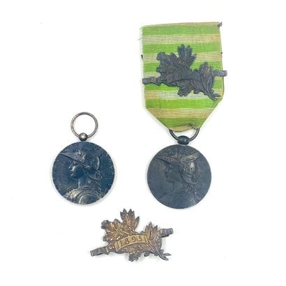 Lot of 2 colonial decorations (conquest of...