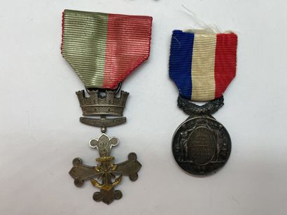 Lot of five miscellaneous decorations: two...