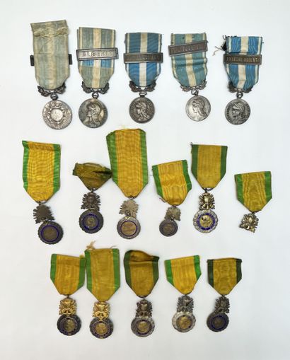 Lot of various decorations: 
- Ten IIIème...