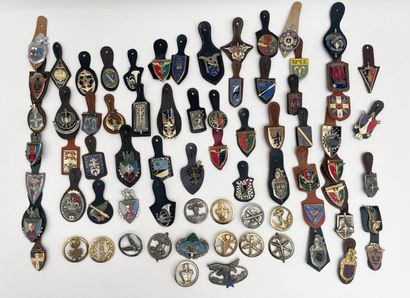 Important lot of 72 post-war regimental badges...