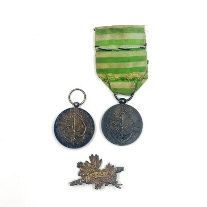 Lot of 2 colonial decorations (conquest of...