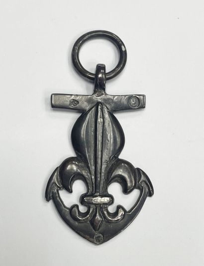Attractive unidentified silver badge with...