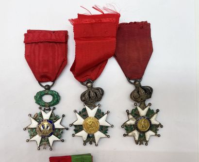 Lot of five miscellaneous decorations: two...