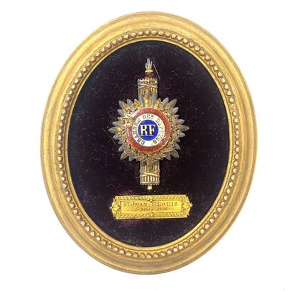 MP's badge in vermeil, mounted in an oval...