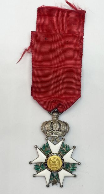 Beautiful knight's star of the Légion d'Honneur,...