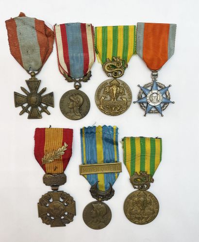 Lot of various decorations, including commemorative...