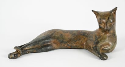 Pierre CHENET (20th-21st)
Reclining cat
Bronze...
