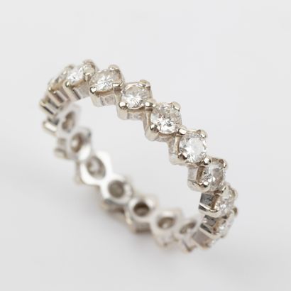 American wedding band, brilliant-cut diamonds,...