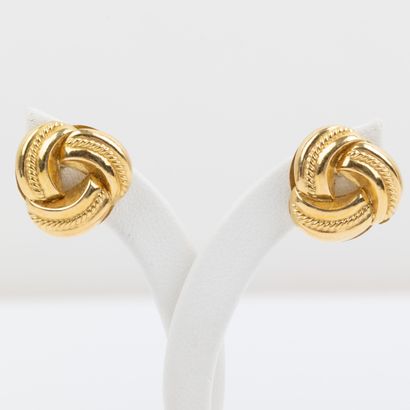 Pair of interlaced earrings in 18K gold 
Weight:...