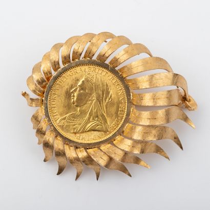 Souverain Victoria de 1915, monté en broche...