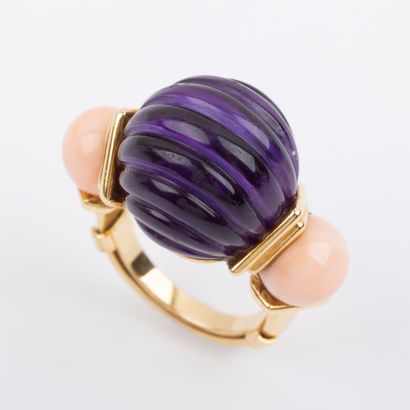 MELLERIO 
Engraved amethyst ring with angel-skin...